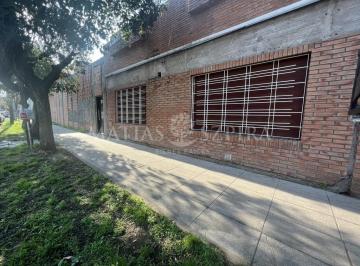 Casa · 148m² · 4 Ambientes · 1 Cochera · PH Tipo Casa en Venta 4 Ambientes San Martin