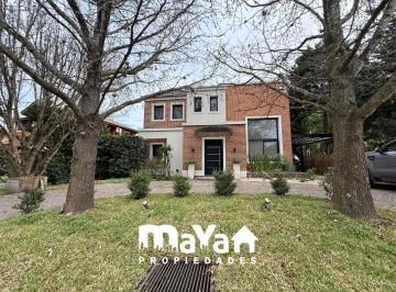 Casa · 180m² · 5 Ambientes · 2 Cocheras · Casa en Venta - El Bosque - Lote 157