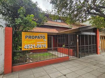 Casa de 6 ambientes, Liniers · Casa 6 Ambs en 2 Plantas S/ Lote Propio de 8.66 X 29 con 3 Baños, Garage, Parque, Quincho y Terraza!