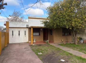 Casa · 83m² · 4 Ambientes · 1 Cochera · Casa a Reciclar en Venta