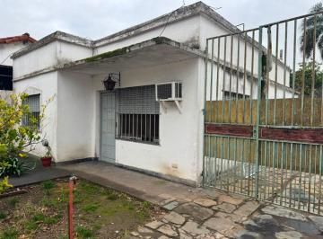 Casa · 92m² · 3 Ambientes · 1 Cochera · Casa Venta Lomas de Zamora 2 Dorm 586 m²