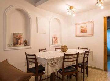 Casa · 132m² · 3 Ambientes · 1 Cochera · Venta Casa 3 Amb Patio Cochera Berazategui
