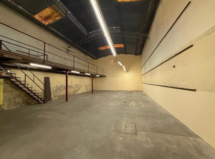Bodega-Galpón · 240m² · 2 Ambientes