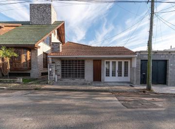 Frente · Casa en Bernal Este