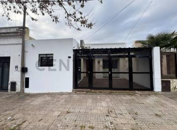Casa · 100m² · 4 Ambientes · 1 Cochera · Casa en Alquiler en La Plata