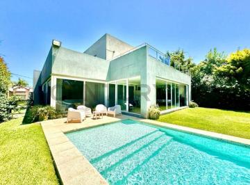 Casa · 300m² · 5 Ambientes · 1 Cochera · Venta Casa 5 Ambientes Altos del Sol Ituzaingó