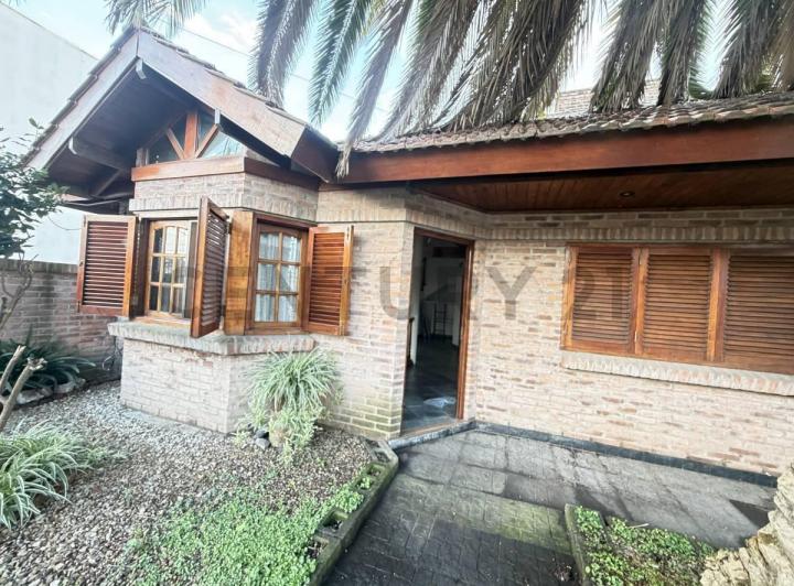 Casa · 140m² · 4 Ambientes · 1 Cochera