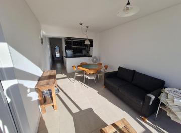 Departamento · 47m² · 2 Ambientes · 1 Cochera · Excelente Dos Amb Al Frente Luminoso con Posible Cochera!