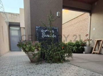 Casa · 106m² · 4 Ambientes · 1 Cochera · Se Vende PH Impecable Planta Baja en Rafaela