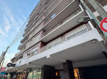 Departamento de 2 ambientes, Lanús · Departamento de 2 Ambientes en Alquiler Sobre Garay Excelente Ubicación en Remedios de Escalada