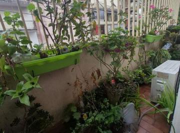 Departamento · 96m² · 4 Ambientes · 4 Amb Al Frente con Balcón - Estilo Francés - 1er Piso X Escalera
