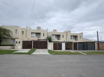 Casa · 125m² · 4 Ambientes · 2 Cocheras · Duplex Venta Grand Bourg 3 Dorm.