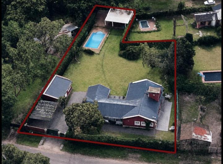 Casa · 288m² · 5 Dormitorios · 1 Cochera