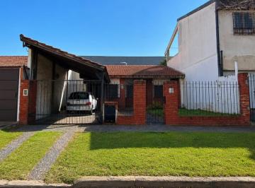 Casa · 100m² · 4 Ambientes · 1 Cochera · Venta Casa 4 Amb Moron Apto Credito