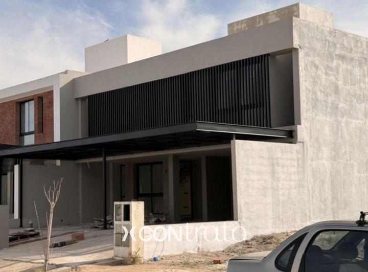Casa · 155m² · 4 Ambientes · 2 Cocheras