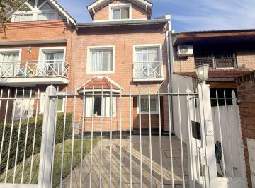 Casa · 210m² · 6 Ambientes · 1 Cochera · Hermosa Propiedad con 3 Dorm. + Amplio Playroom Jardin m Estacion y Alvear