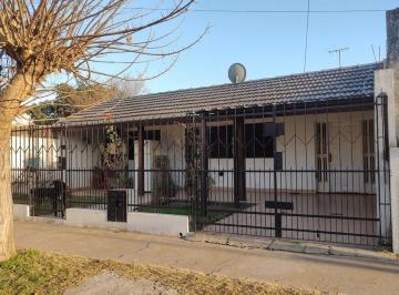Casa · 164m² · 3 Ambientes · 1 Cochera · Venta de Casa de Tres Ambientes en González Catán