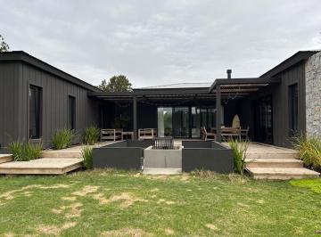 Casa · 1000m² · 5 Ambientes · 1 Cochera · Casa en Don Miguel