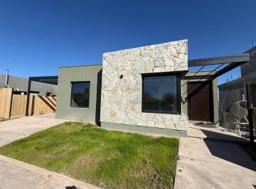 Casa · 170m² · 4 Ambientes · 2 Cocheras · Aquiler Casa Barrio Privado Lomas del Torreon