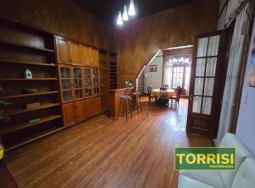 PH · 187m² · 5 Ambientes · 1 Cochera · Venta - 5 Amb PH C/patio y Cochera/local - Campichuelo 300