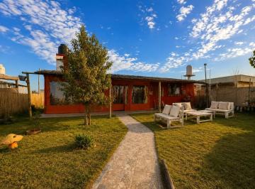 Casa · 85m² · 3 Ambientes · 1 Cochera · Casa de Campo en Carrizal