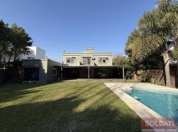 Casa · 165m² · 4 Ambientes · 4 Cocheras · Venta Casa de 3 Dorm. en Barrio Santa Maria de Tigre - Amarra Propia
