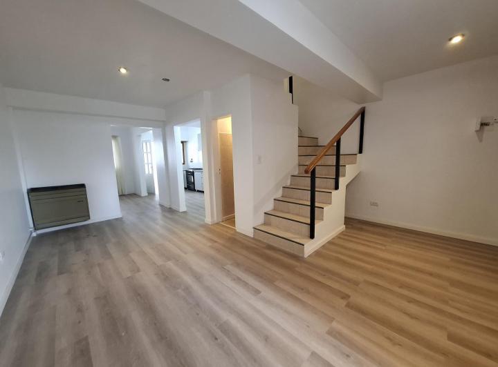 Casa · 80m² · 4 Ambientes · 2 Cocheras