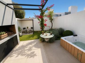 Casa · 90m² · 3 Ambientes · 1 Cochera · Casa en Una Planta 2 Dorm C/ Jacuzzi y Cochera Semi Cubierta en Prados de Manantiales