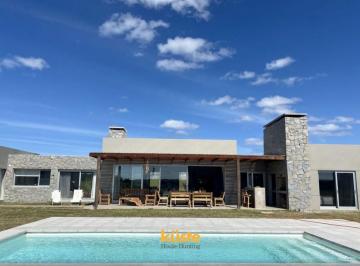 Casa · 150m² · 4 Dormitorios · Casa - Pueblomio