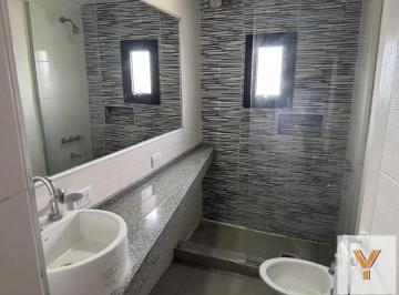 Departamento · 80m² · 3 Ambientes · Departamento en Alquiler - 2 Dorm. 2 Baños - 86 m - Berazategui