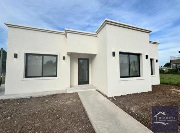 Casa · 152m² · 4 Ambientes · 2 Cocheras · Casa en Santa Elisa