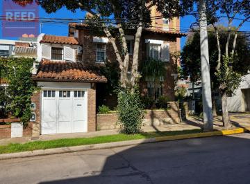 Casa · 256m² · 7 Ambientes · 2 Cocheras · Impecable Casa en Inmejorable Ubicacion