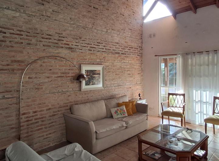 Casa · 110m² · 4 Ambientes · 3 Cocheras