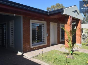 Casa · 170m² · 4 Ambientes · 3 Cocheras · Venta de Casa Lisandro Olmos, 3 Dorm. y Pileta