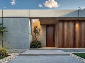 Casa · 130m² · 4 Ambientes · 2 Cocheras · Casa en Santa Elisa