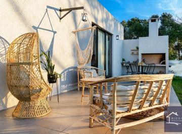 Casa · 135m² · 5 Ambientes · 3 Cocheras · Casa en Santa Elisa