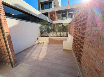 Departamento · 35m² · 1 Ambiente · 1 Cochera · Monoambiente en Venta - Patio y Cochera Pichincha