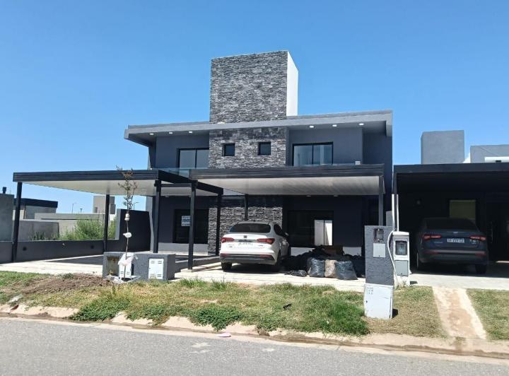 Casa · 150m² · 4 Ambientes · 2 Cocheras