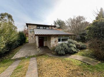Casa · 145m² · 4 Ambientes · 2 Cocheras · Sierra Delos Padres Exec Casa Moderna 10 Años Antiguedad