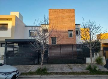 Foto · Miradores de Manantiales: Casa de 3 Dorm. Pileta Cochera