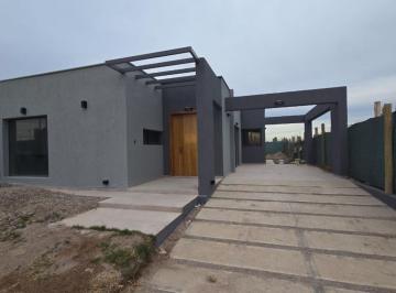 Casa · 120m² · 5 Ambientes · 2 Cocheras · Venta Casa 3 Dorm. Barrio Privado Guaymallen