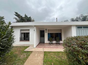Casa · 87m² · 3 Ambientes · 1 Cochera · Venta Casa Pb 2 Dorm Refaccionada en Valle Hermoso
