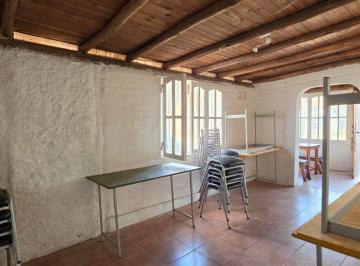 Casa · 55m² · 3 Ambientes · 1 Cochera · Alquiler Oficinas/casa con Salón y Pileta Acc. Sur