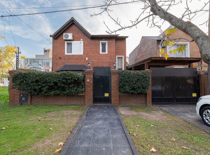 Casa · 150m² · 5 Ambientes · 1 Cochera