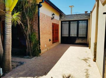 Casa de 4 ambientes, Quilmes · Casa 2 Plantas 4 Amb C/ Pileta Climatiz Ezpeleta