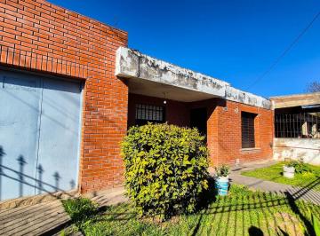 Casa · 165m² · 5 Ambientes · 2 Cocheras · Re/max Vende Jose I. Diaz 3º Casa 3 Dorm. 2 Baños