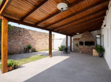Casa · 165m² · 5 Ambientes · 2 Cocheras · Vendo Jose I. Diaz 3º Casa 3 Dorm. 2 Baños Patio