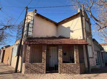 Casa · 87m² · 4 Ambientes · 1 Cochera · Casa Duplex en Venta Pergamino con Garage y Patio