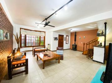 Casa · 172m² · 5 Ambientes · 2 Cocheras · Venta Casa 5 Ambientes Tigre C/ Jardin y Garage