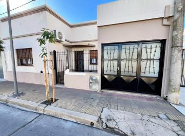 Casa · 200m² · 4 Ambientes · 1 Cochera · Venta Casa Centro San Nicolas Quincho Patio Verde